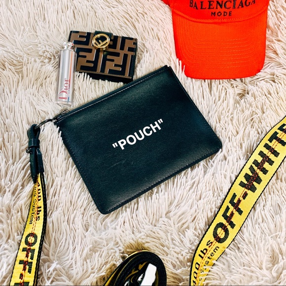 pouch off white